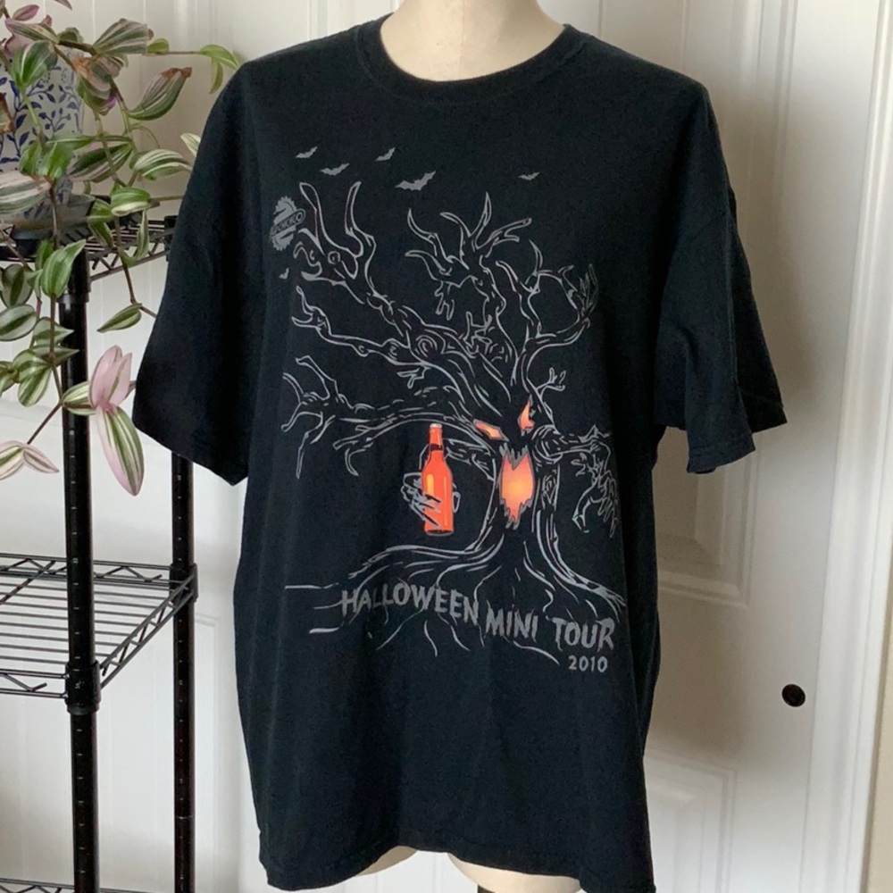 Old Chicago Halloween Mini Tour Tee 2010 Haunted Howling Tree Glow-In-The-Dark